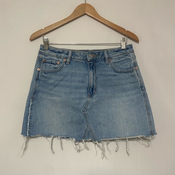 American Eagle EUC super high rise A-line distressed denim mini skirt size 8 - Picture 2 of 7